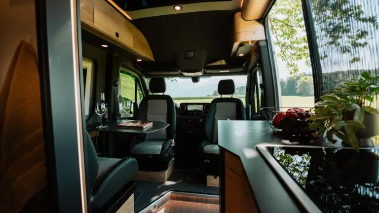 Aventuro-600-salón-cocina