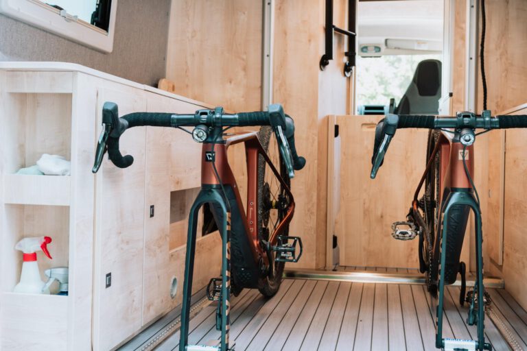 RUNNER 636 ACTIVE MALETERO XXL DETALLE BICIS